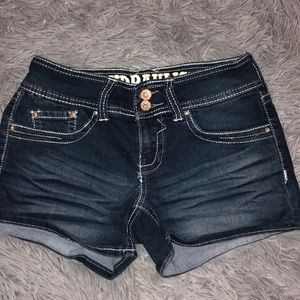 Hydraulic jean shorts